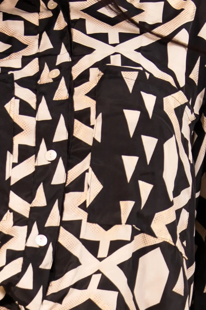 Blanco Negro Geometrico.webp