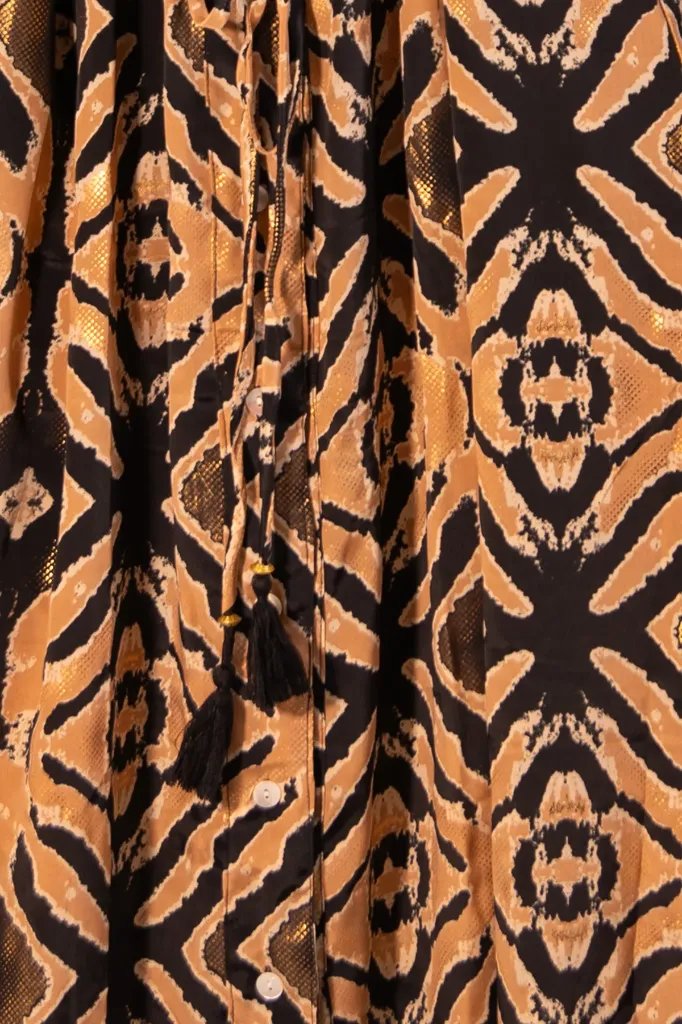 vestido-kimono-negro-detalle.webp
