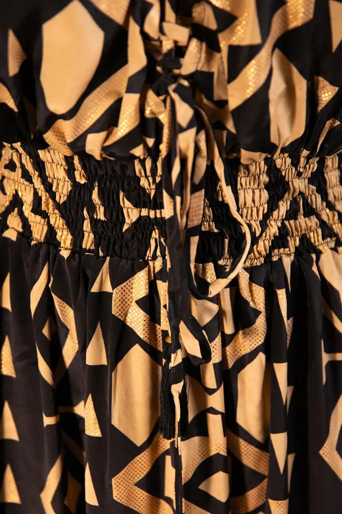 vestido-imperial-negro-beige-detalle.webp