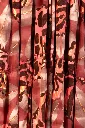 vestido-cascada-coral-detalle.webp