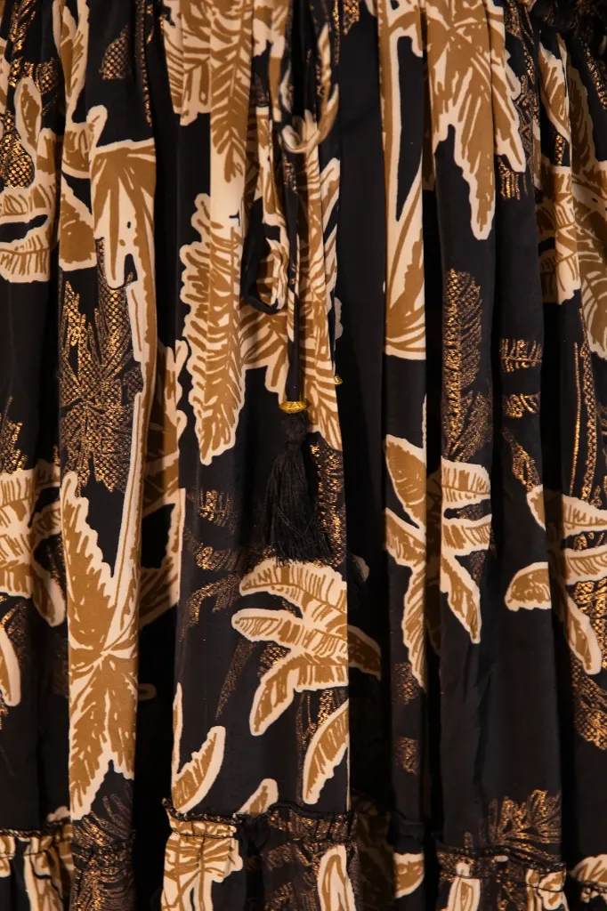 vestido-cascada-negro-detalle.webp