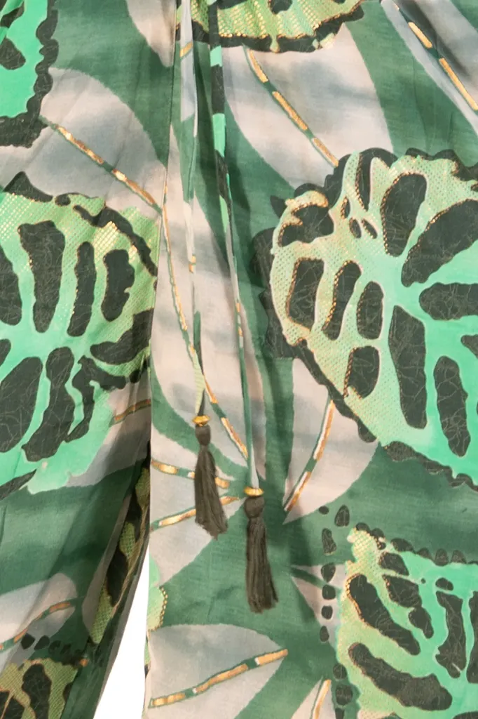 enterizo-elegancia-verde-detalle.webp