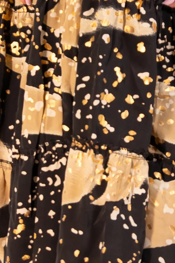 vestido-corto-nomad-negro-dorado-detalle.webp