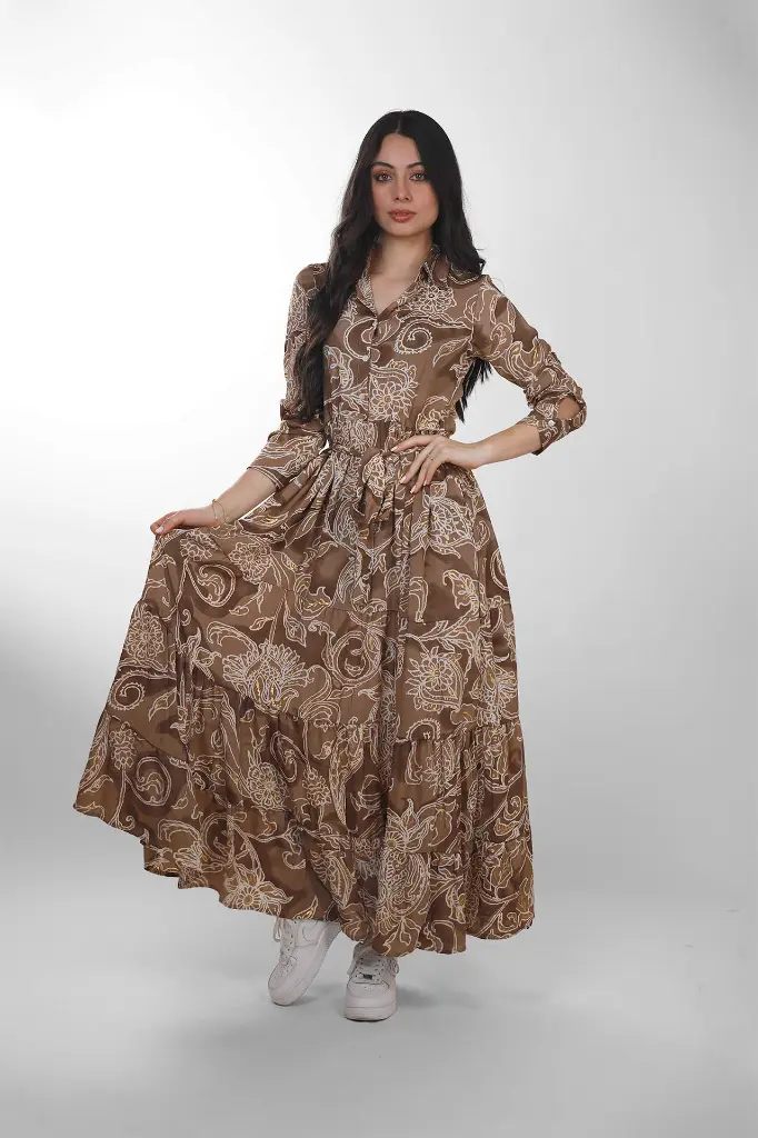 Vestido Largo de Seda Marrón con Estampado Floral2.webp