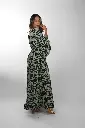 estido-maxi-seda-estampado-negro-verde-manga-campana c.webp