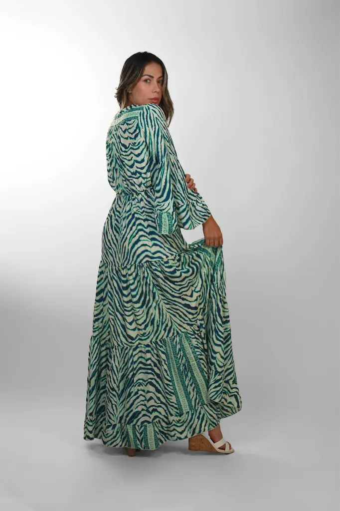 vestido-maxi-seda-estampado-cebra-azul-verde-manga-campana b.webp
