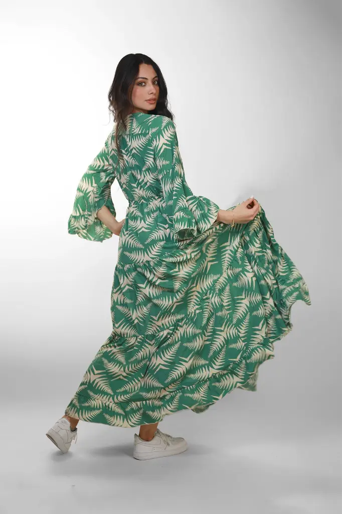 vestido-maxi-seda-estampado-tropical-palmeras-verde-manga-campana b.webp