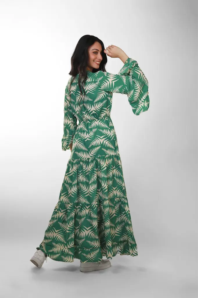 vestido-maxi-seda-estampado-tropical-palmeras-verde-manga-campana c.webp