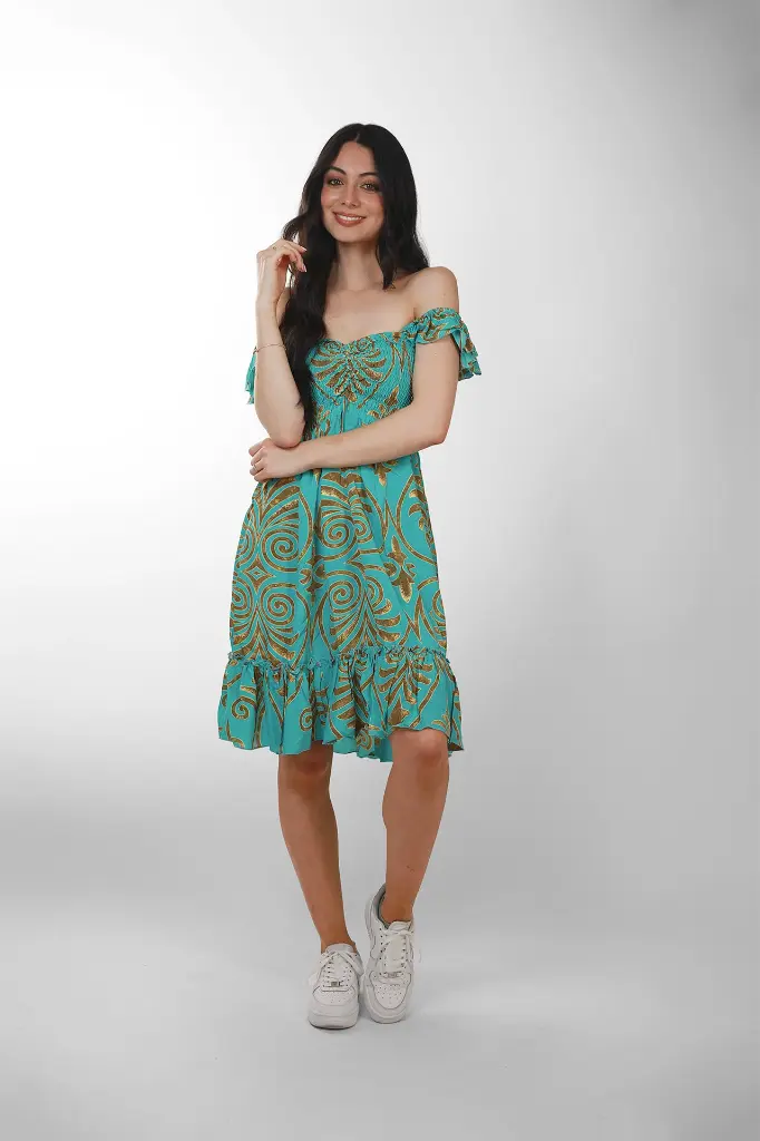 vestido-corto-seda-hombros-descubiertos-turquesa-estampado-espiral-2.webp