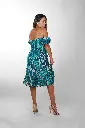 vestido-corto-seda-hombros-descubiertos-estampado-abstracto-azul-turquesa-2.webp